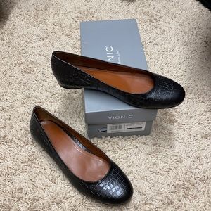 Vionic Hannah Croc Flat in black